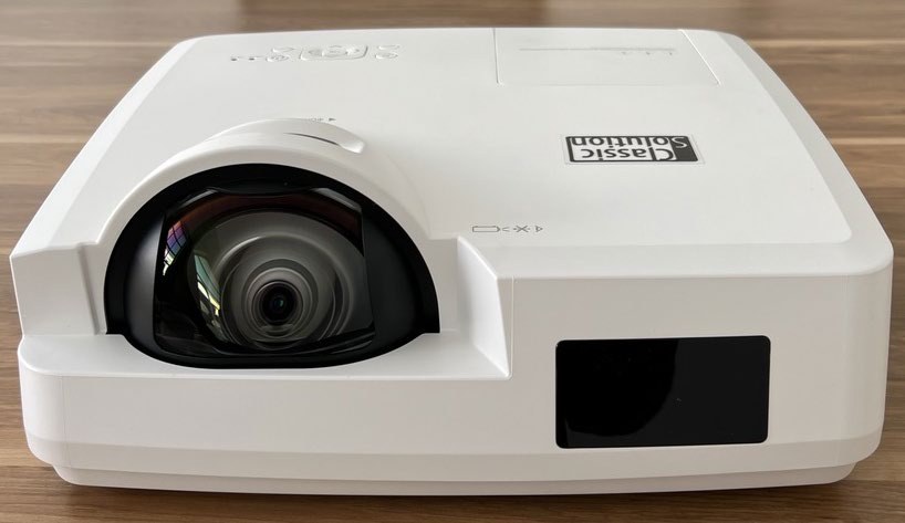 Ультракороткофокусный проектор Classic Solution CS-770UST - вид спереди